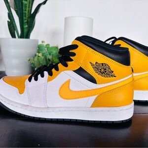 Nike Air Jordan 1 Mid Pollen Yellow White Black 554724-170 Men’s Size 8.5